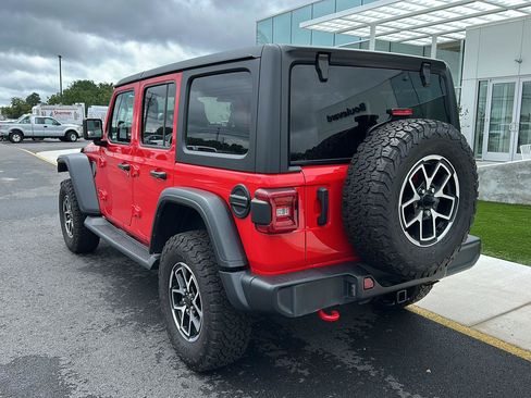 Used 2024 Jeep Wrangler Unlimited Rubicon w/ Convenience Group AWD/4WD image 7