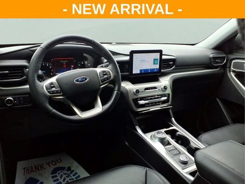 Used 2021 Ford Explorer XLT w/ Equipment Group 202A AWD/4WD image 14