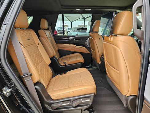 Used 2021 Cadillac Escalade Sport w/ Driver Assist Tech Package AWD/4WD image 28