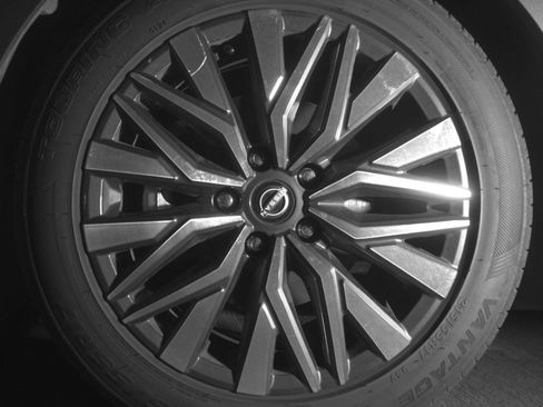 Used 2025 Nissan Altima 2.5 SV FWD image 15