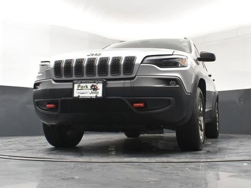 Used 2019 Jeep Cherokee Trailhawk AWD/4WD image 20
