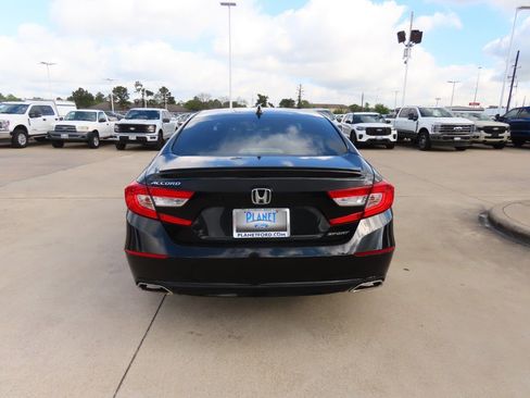 Used 2018 Honda Accord Sport image 13