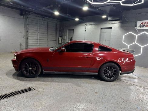 Used 2010 Ford Mustang Premium RWD image 3