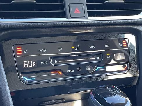 New 2026 Volkswagen Taos SE FWD image 12