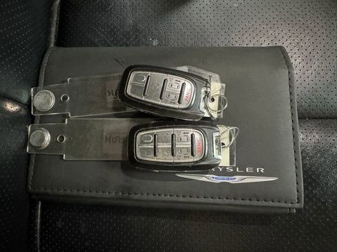 Used 2018 Chrysler Pacifica Touring-L w/ S Appearance Package image 28