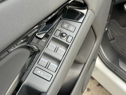 Certified 2026 Land Rover Range Rover Evoque Dynamic SE image 16