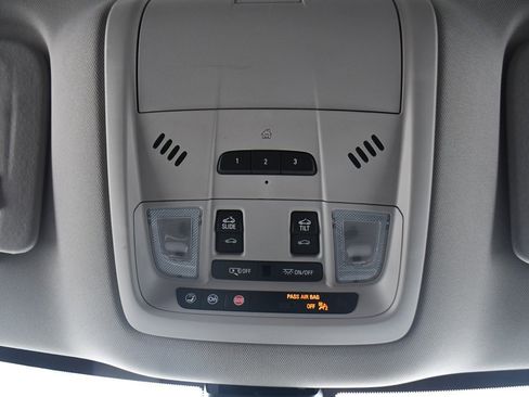 Used 2021 Buick Enclave Premium image 32