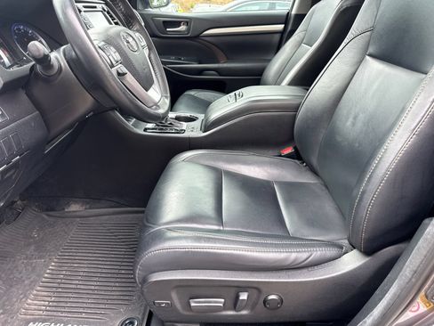 Used 2018 Toyota Highlander XLE FWD image 9