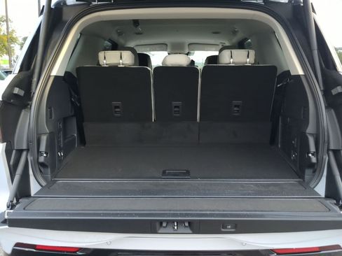 New 2026 Lincoln Navigator Premiere AWD/4WD image 23