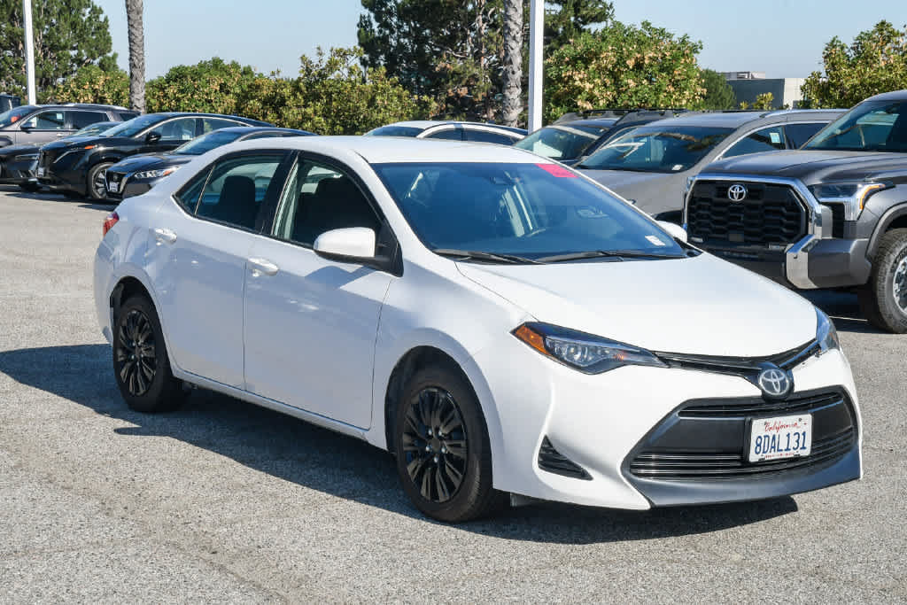 Used 2018 Toyota Corolla LE FWD image 3