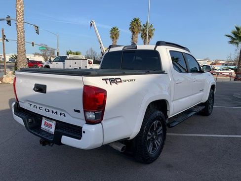 Used 2017 Toyota Tacoma TRD Sport image 8