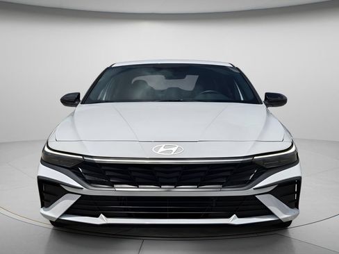 Certified 2025 Hyundai Elantra SEL w/ Cargo Package FWD image 5
