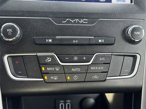 Used 2020 Ford Fusion SE image 36