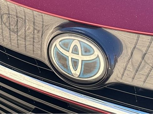 Used 2021 Toyota Venza XLE w/ Carpet Mat Package (TMS) image 40