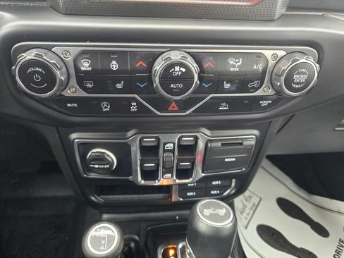 Used 2021 Jeep Wrangler Unlimited Sahara AWD/4WD image 16