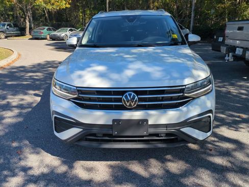 Used 2023 Volkswagen Tiguan SE image 9