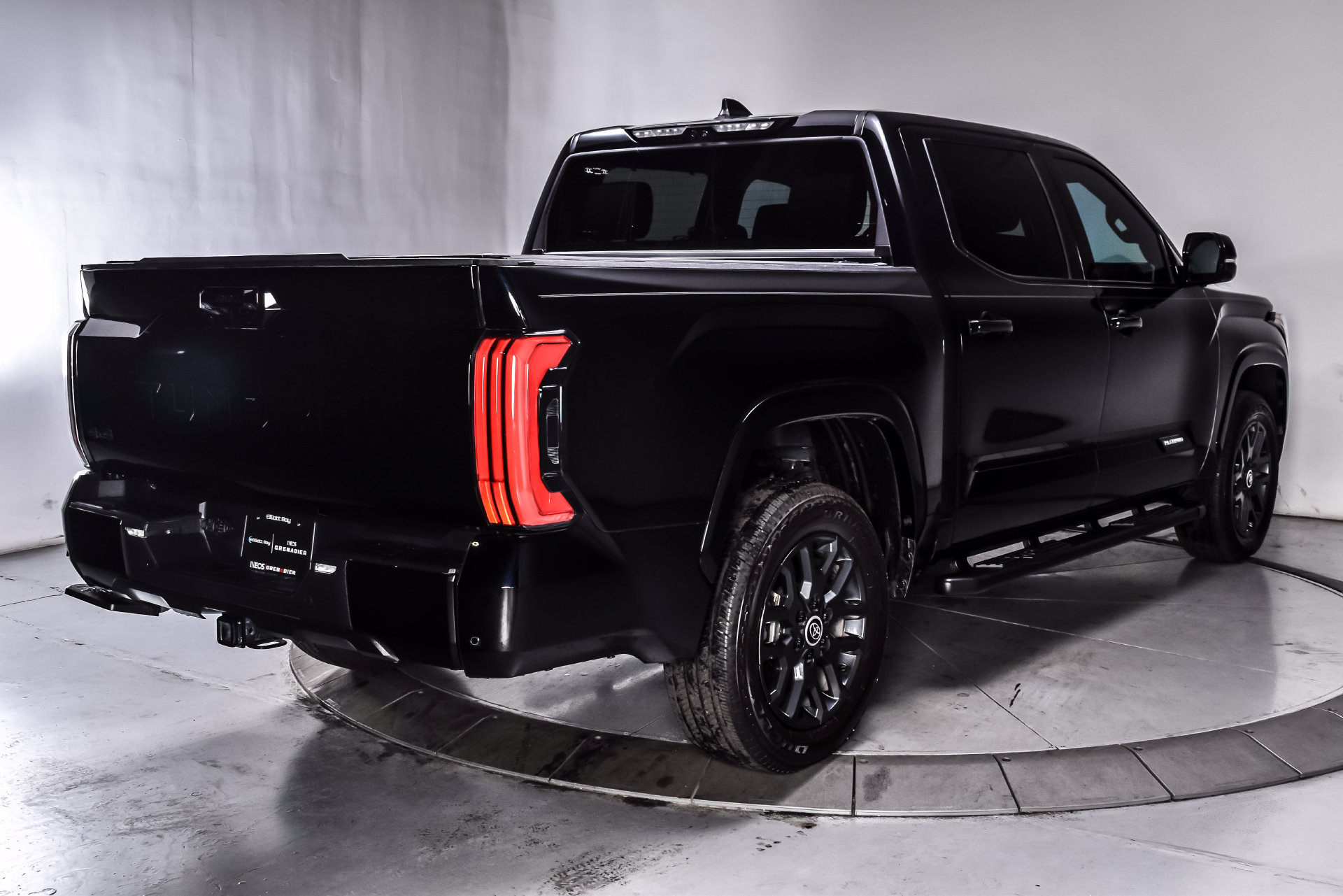 Used 2024 Toyota Tundra Platinum AWD/4WD image 6