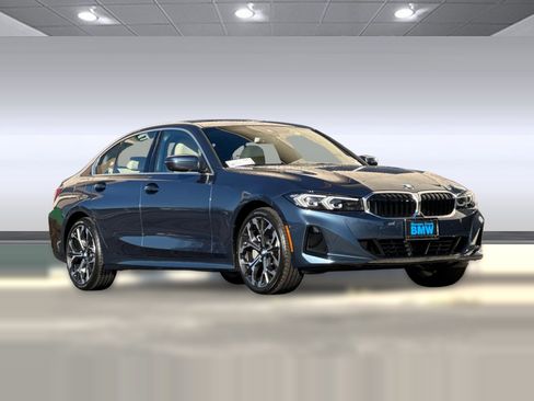 Used 2026 BMW 330i Sedan w/ Premium Package RWD image 7