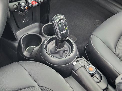 Used 2022 MINI Cooper 2-Door Hardtop image 14