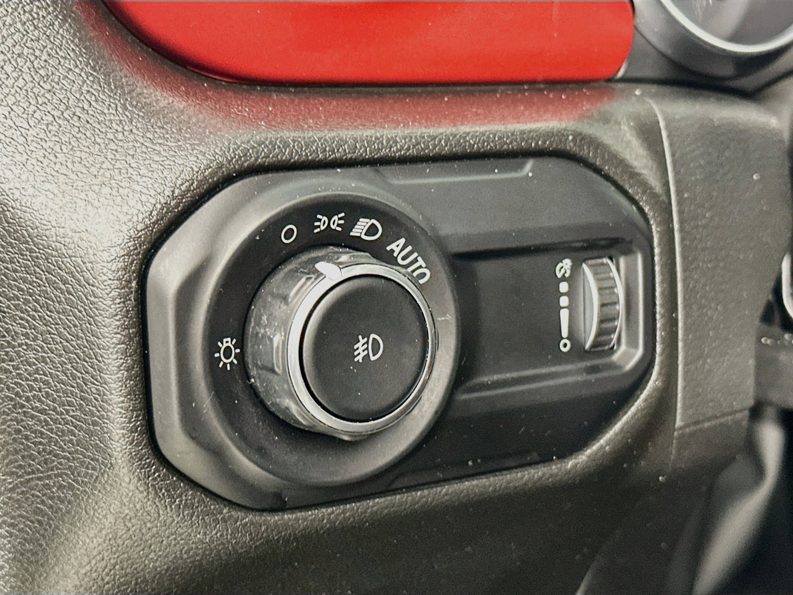 Used 2023 Jeep Wrangler Unlimited Rubicon AWD/4WD image 10