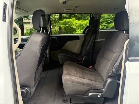 Used 2016 Dodge Grand Caravan Crew image 10