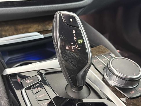 Used 2019 BMW 530e w/ Convenience Package RWD image 35