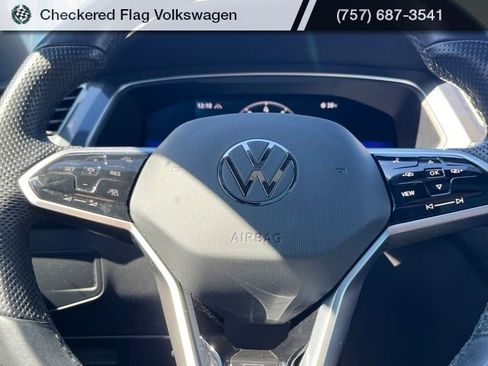 Used 2022 Volkswagen Tiguan SE R-Line image 35