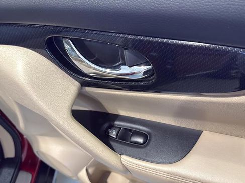 Used 2020 Nissan Rogue SL w/ Premium Package image 38