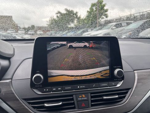Used 2025 Nissan Altima 2.5 SV FWD image 20