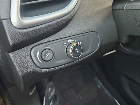 Used 2019 Chevrolet Trax LT w/ LT Convenience Package image 34