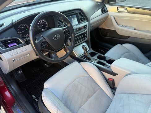 Used 2016 Hyundai Sonata Sport w/ Option Group 1V FWD image 9