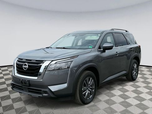 Used 2025 Nissan Pathfinder SV image 5