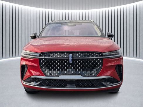 Used 2025 Lincoln Nautilus Reserve image 8