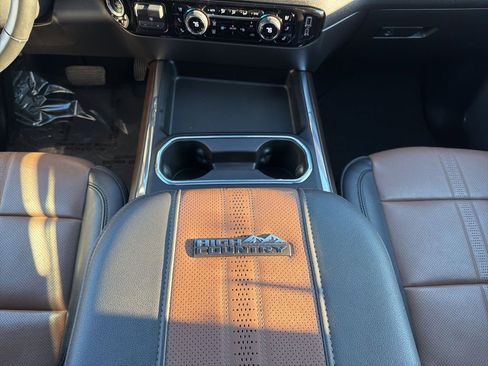 Used 2024 Chevrolet Silverado 2500 High Country w/ High Country Premium Package image 30