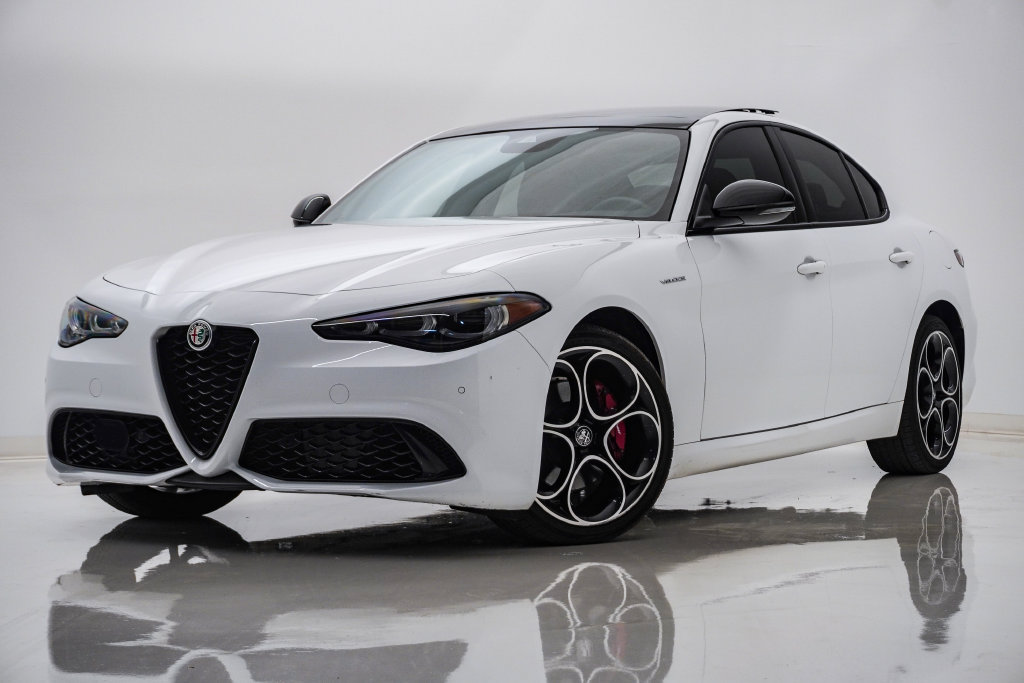 Used 2024 Alfa Romeo Giulia Veloce AWD/4WD image 1
