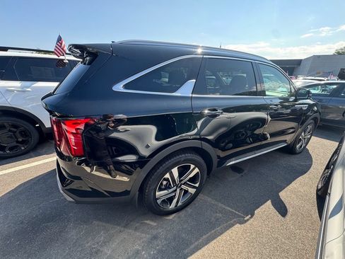 Used 2023 Kia Sorento EX AWD/4WD image 3