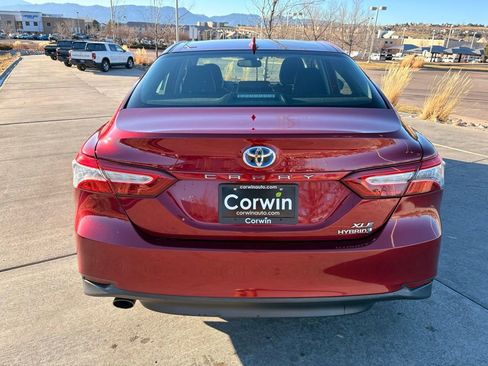 Used 2020 Toyota Camry XLE image 7