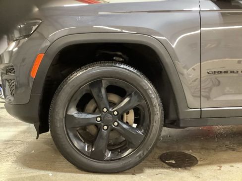 Used 2023 Jeep Grand Cherokee Altitude image 10