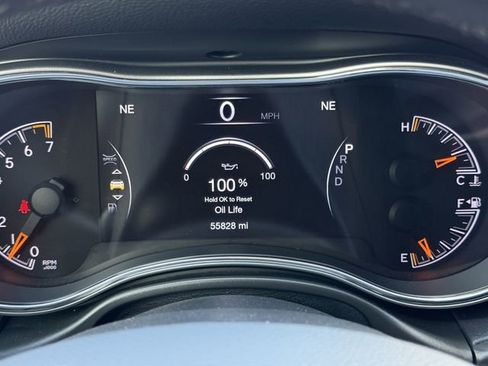 Used 2022 Jeep Grand Cherokee Laredo X image 12