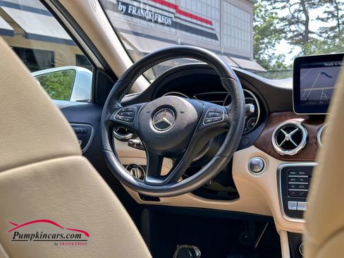 Used 2020 Mercedes-Benz GLA 250 4MATIC w/ Premium Package image 7