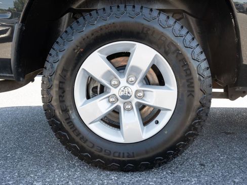 Used 2017 RAM 1500 Express AWD/4WD image 12