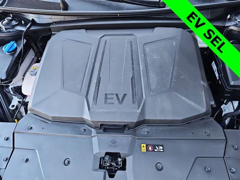 Used 2025 Hyundai Ioniq 5 SEL image 13