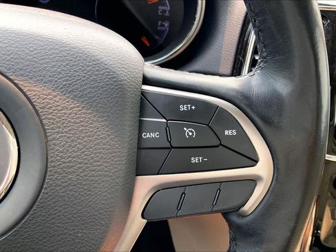 Used 2020 Jeep Grand Cherokee Limited AWD/4WD image 25