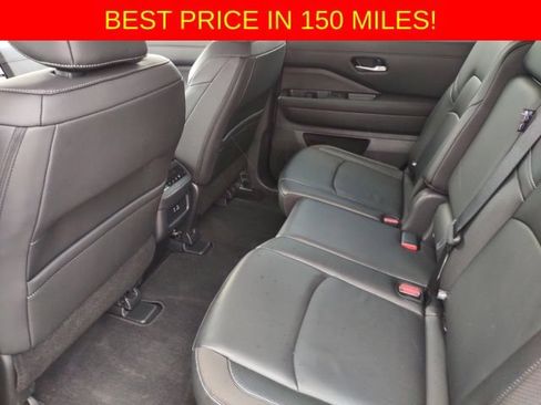 Used 2025 Nissan Pathfinder SL AWD/4WD image 17