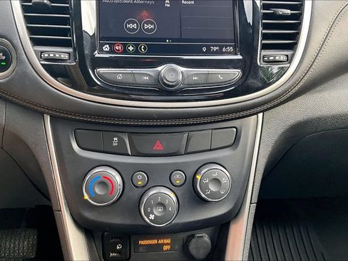 Used 2018 Chevrolet Trax LT w/ LT Convenience Package AWD/4WD image 30