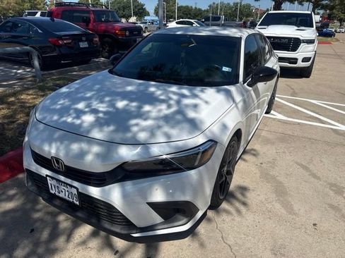 Used 2023 Honda Civic Sport image 2