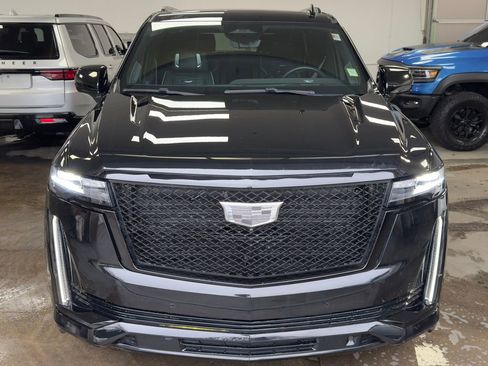 Used 2022 Cadillac Escalade Sport Platinum w/ LPO, ONYX Package image 2