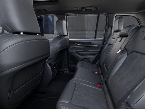 New 2026 Jeep Grand Cherokee Altitude RWD image 23