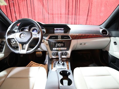 Used 2014 Mercedes-Benz C 250 Sedan image 15