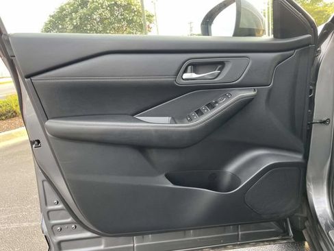 Used 2024 Nissan Rogue SL AWD/4WD image 14